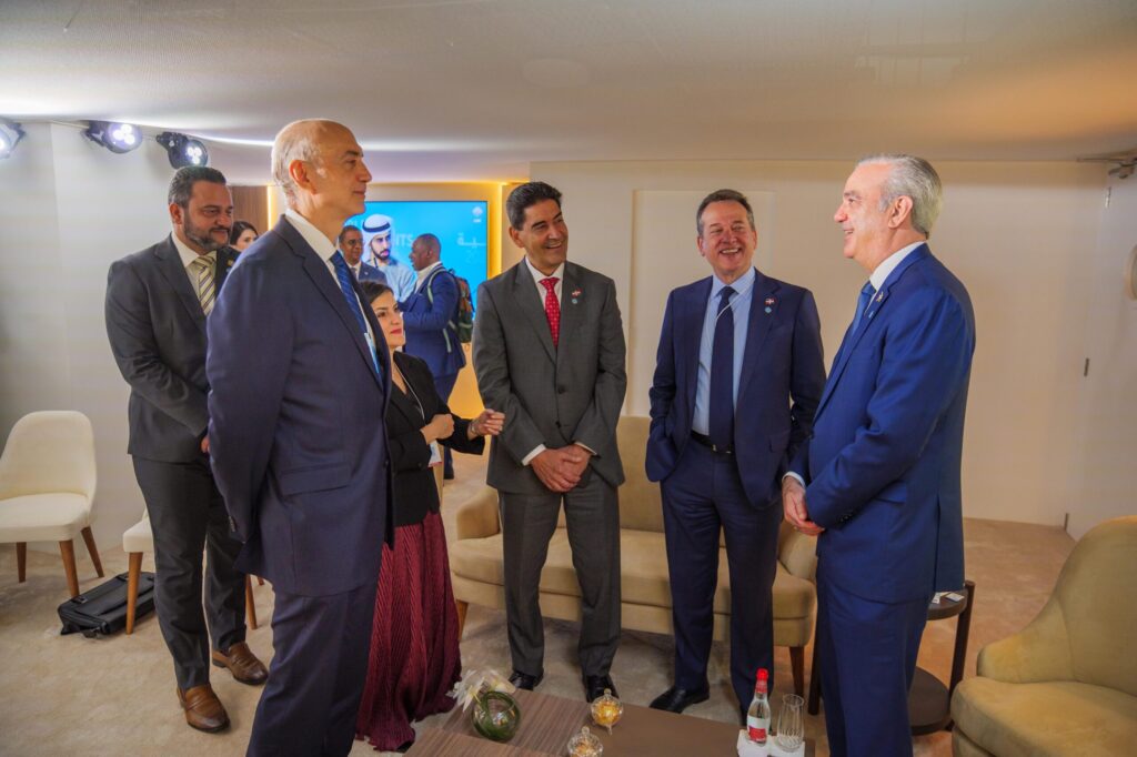 Abinader promueve hub logístico dominicano y amplía cooperación con Paraguay, Ecuador y Emiratos Árabes Unidos - Noticias de hoy en República Dominicana | De Último Minuto