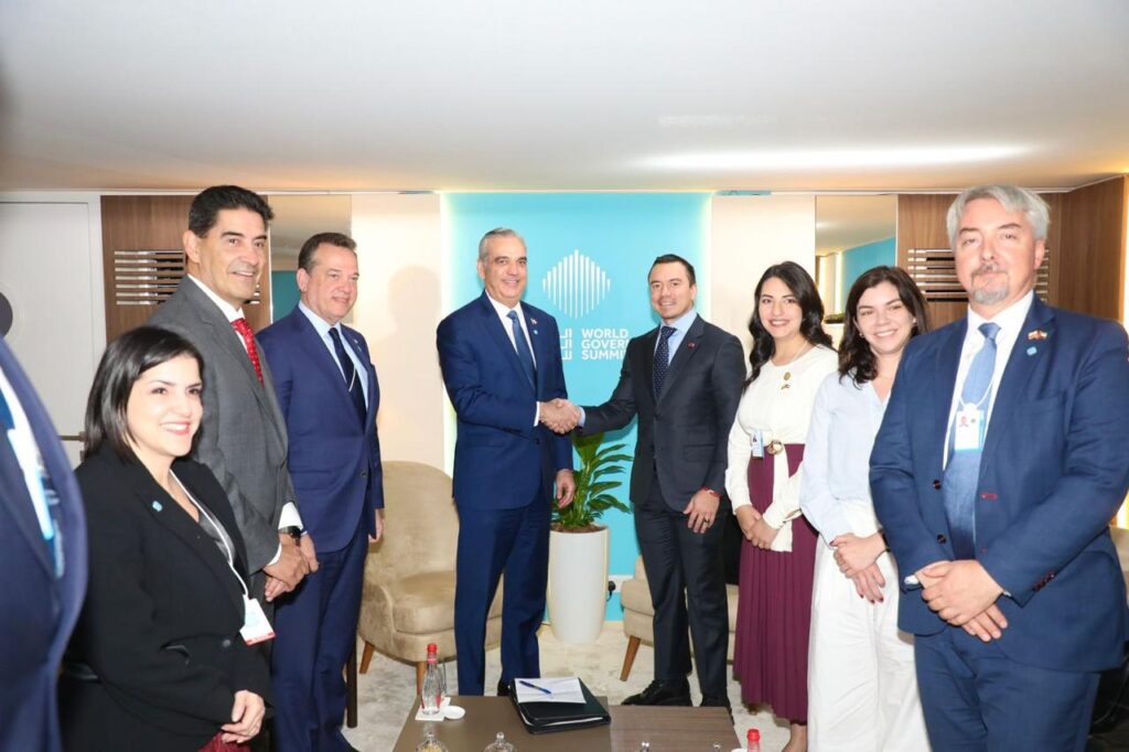 Abinader promueve hub logístico dominicano y amplía cooperación con Paraguay, Ecuador y Emiratos Árabes Unidos - Noticias de hoy en República Dominicana | De Último Minuto