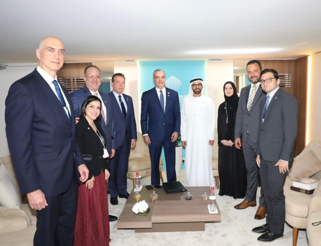 Abinader promueve hub logístico dominicano y amplía cooperación con Paraguay, Ecuador y Emiratos Árabes Unidos - Noticias de hoy en República Dominicana | De Último Minuto