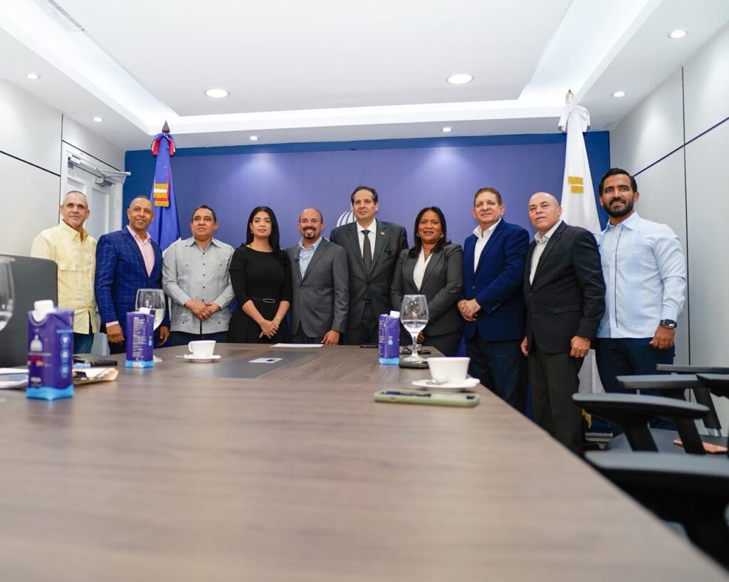 Ministro de Salud Pública juramenta a César Cerda como nuevo director de CORAMON en Bonao - Noticias de hoy en República Dominicana | De Último Minuto