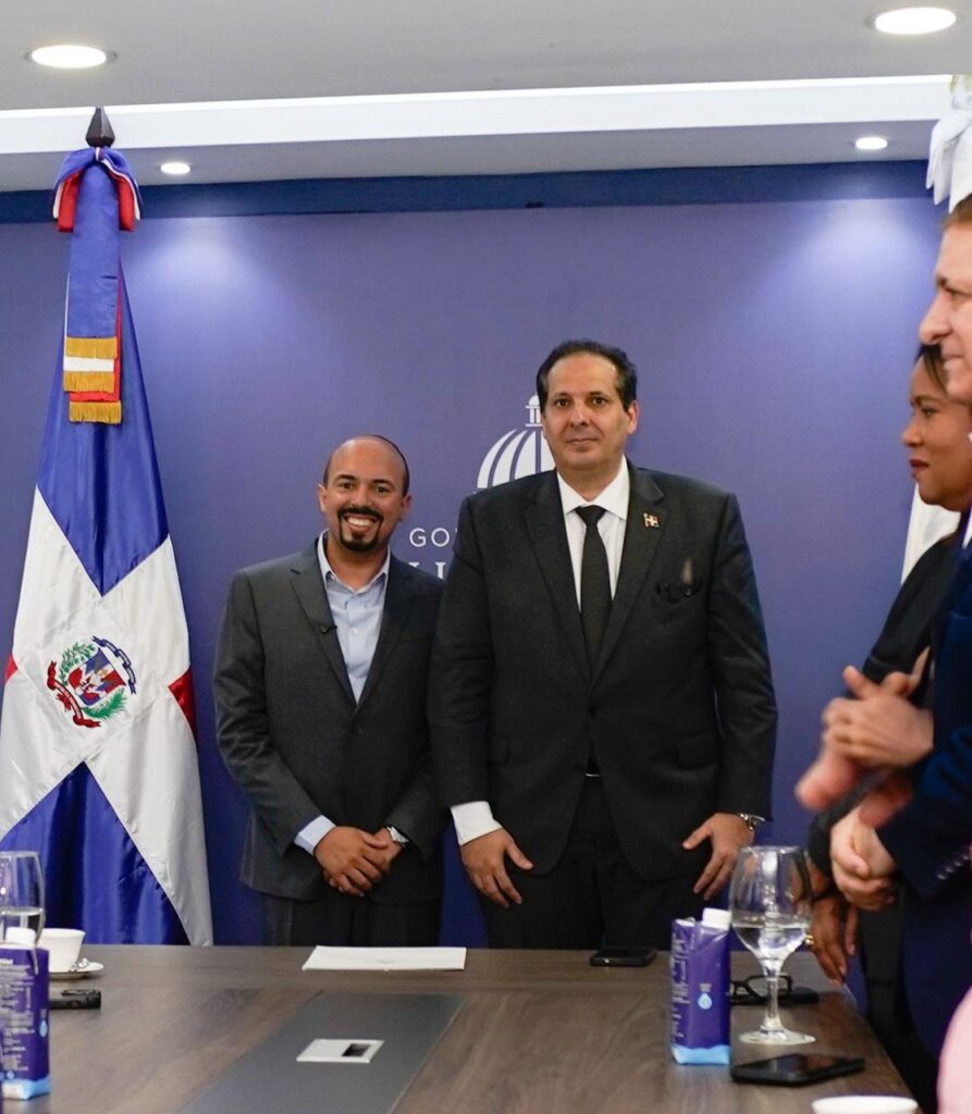 Ministro de Salud Pública juramenta a César Cerda como nuevo director de CORAMON en Bonao - Noticias de hoy en República Dominicana | De Último Minuto