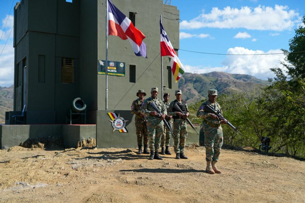 Comandante del Ejército recorre carretera internacional y unidades fronterizas en Elías Piña y Dajabón - Noticias de hoy en República Dominicana | De Último Minuto