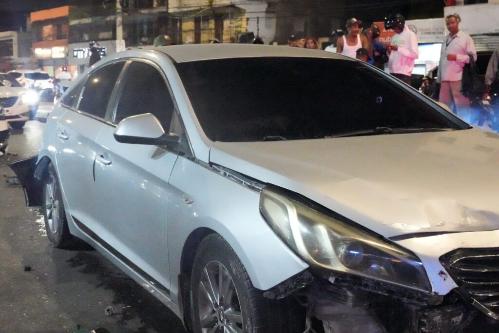Aparatoso accidente de tránsito involucra a 5 vehículos en la avenida San Vicente de Paúl | 5 | Aparatoso accidente de tránsito involucra a 5 vehículos en la avenida San Vicente de Paúl - Noticias de hoy en República Dominicana | De Último Minuto