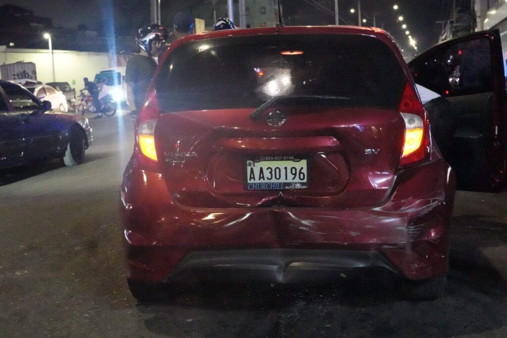 Aparatoso accidente de tránsito involucra a 5 vehículos en la avenida San Vicente de Paúl | 6 | Aparatoso accidente de tránsito involucra a 5 vehículos en la avenida San Vicente de Paúl - Noticias de hoy en República Dominicana | De Último Minuto