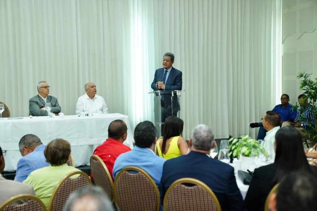 Leonel garantiza respaldo estatal a las cooperativas en un gobierno de la FP - Noticias de hoy en República Dominicana | De Último Minuto