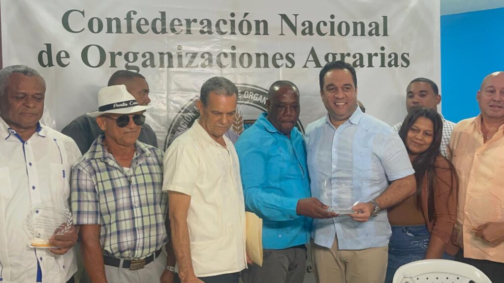 CONAGRA reconoce a Elías Hasboun y a destacados actores del sector agrario en La Vega | 6 | CONAGRA reconoce a Elías Hasboun y a destacados actores del sector agrario en La Vega - Noticias de hoy en República Dominicana | De Último Minuto