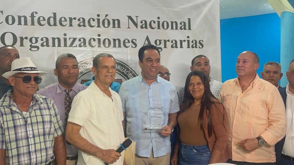 CONAGRA reconoce a Elías Hasboun y a destacados actores del sector agrario en La Vega | 8 | CONAGRA reconoce a Elías Hasboun y a destacados actores del sector agrario en La Vega - Noticias de hoy en República Dominicana | De Último Minuto