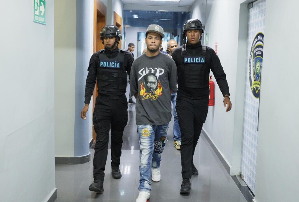 Se entregan tres supuestos implicados en homicidio a machetazos en El Almirante | 3 | Se entregan tres supuestos implicados en homicidio a machetazos en El Almirante - Noticias de hoy en República Dominicana | De Último Minuto