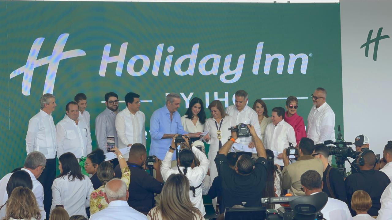 Inauguran hotel Holiday Inn–Cofresi en Puerto Plata con presencia del presidente Abinader