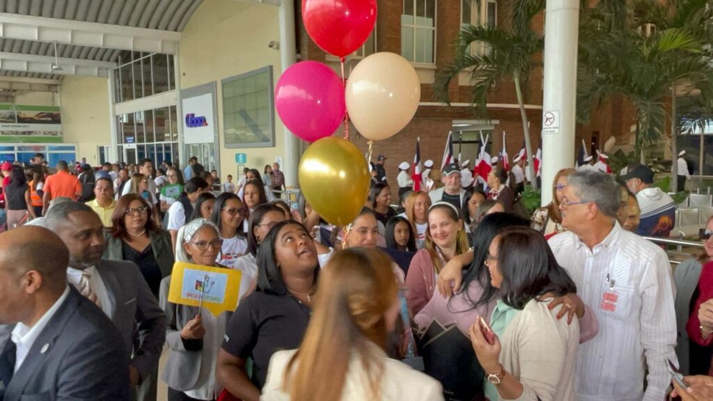 Reciben en Santiago delegación que conquistó en España el Premio Iberoamericano a la Calidad - Noticias de hoy en República Dominicana | De Último Minuto
