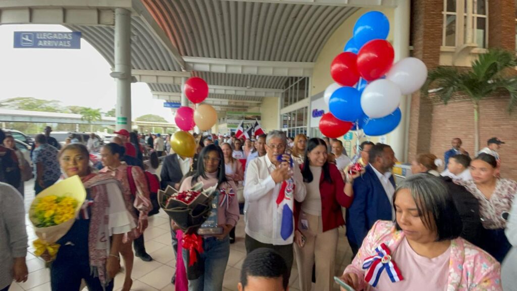 Reciben en Santiago delegación que conquistó en España el Premio Iberoamericano a la Calidad - Noticias de hoy en República Dominicana | De Último Minuto