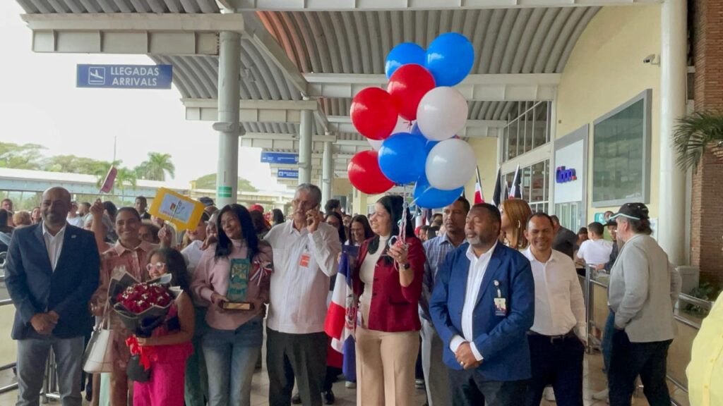 Reciben en Santiago delegación que conquistó en España el Premio Iberoamericano a la Calidad - Noticias de hoy en República Dominicana | De Último Minuto