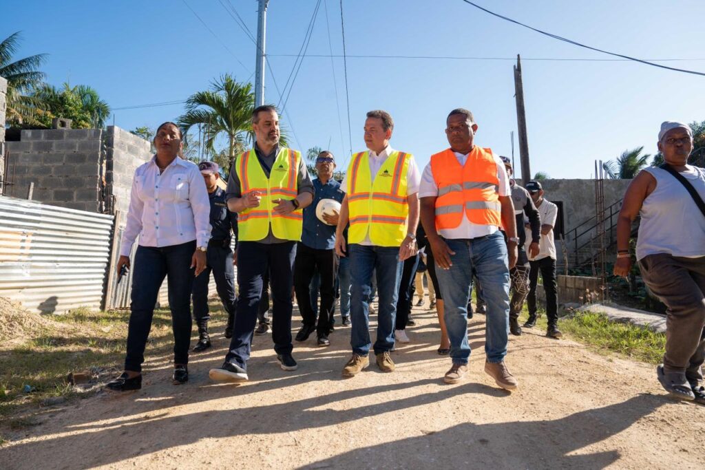 Ministro de Vivienda da inicio a proyecto de viviendas sociales en Guerra | 4 | Ministro de Vivienda da inicio a proyecto de viviendas sociales en Guerra - Noticias de hoy en República Dominicana | De Último Minuto