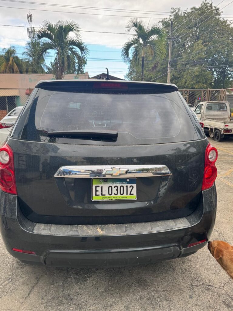 Dintel apresa hombre con arma de fuego ilegal, carnet, gorras y pertrechos militares de diferentes instituciones - Noticias de hoy en República Dominicana | De Último Minuto