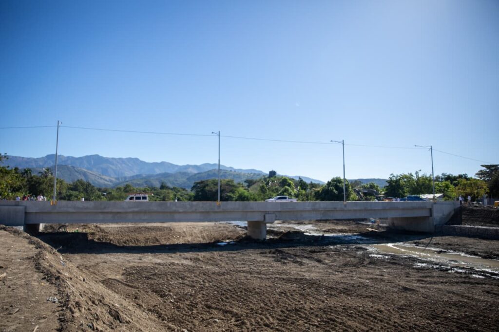 Presidente inaugura puente sobre río Viajama, el cual impactará más de 5,000 personas | 2 | Presidente inaugura puente sobre río Viajama, el cual impactará más de 5,000 personas - Noticias de hoy en República Dominicana | De Último Minuto