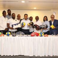El ministro Kelvin Cruz inicia ciclo con entrega de útiles a balonmano y boxeo