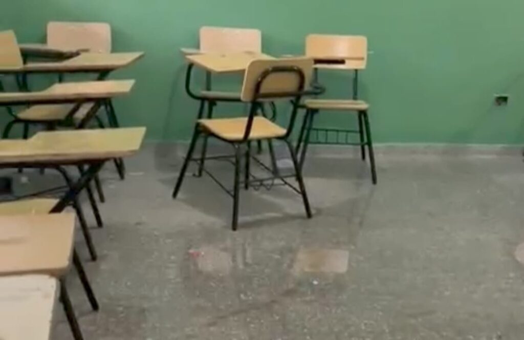 Filtraciones amenazan con detener docencia en liceo de La Palma Constanza | 4 | Filtraciones amenazan con detener docencia en liceo de La Palma Constanza - Noticias de hoy en República Dominicana | De Último Minuto
