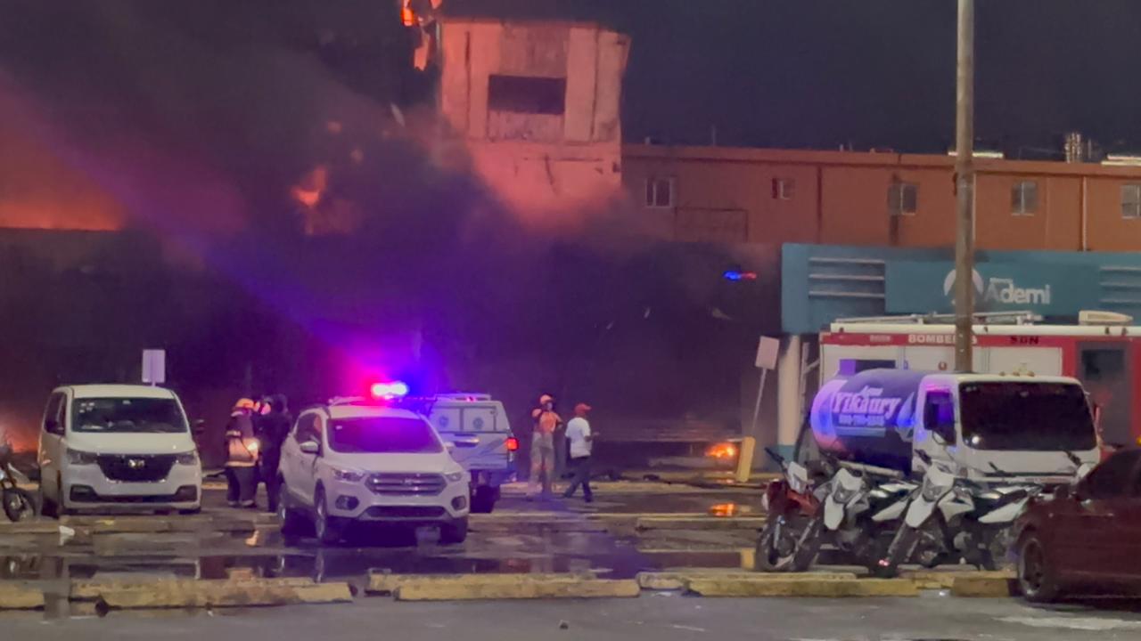 Policía niega se produjeran saqueos durante incendio en tienda de electrodomésticos en Villa Mella - Noticias de hoy en República Dominicana | De Último Minuto