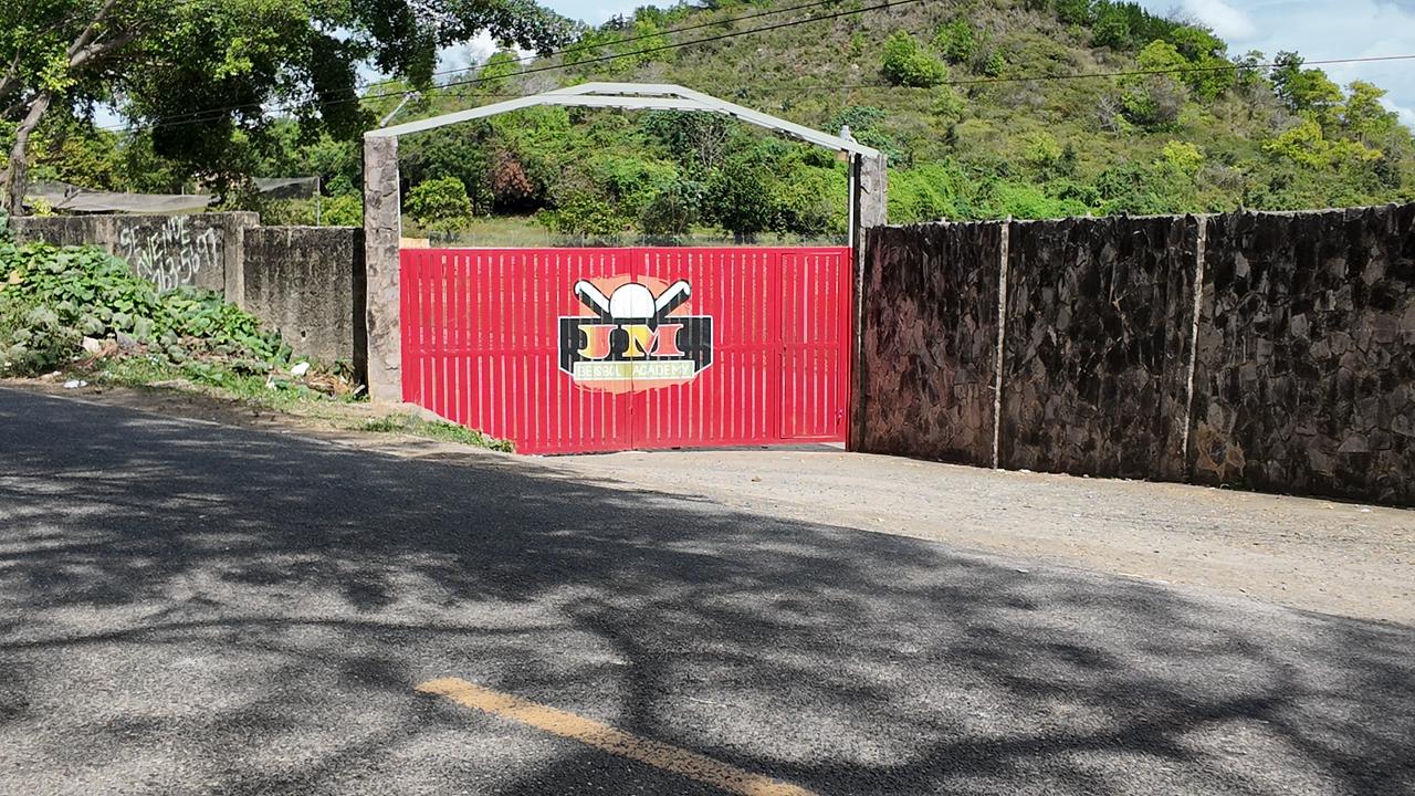 Academia donde entrenaba prospecto ahogado permanece cerrada; padres denuncian falta de respuestas