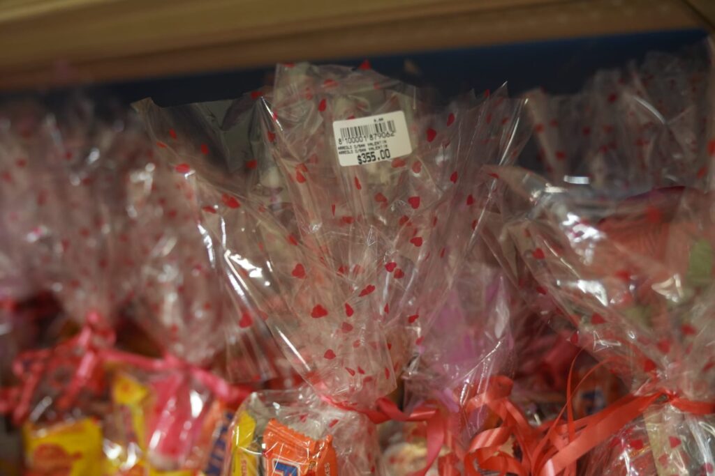 Flores, globos y tazas dinamizan el comercio en San Valentín 2026 | 5 | Flores, globos y tazas dinamizan el comercio en San Valentín 2026 - Noticias de hoy en República Dominicana | De Último Minuto