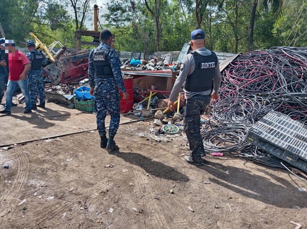 Desmantelan red de ciberdelincuencia y microtráfico en Santiago; ocupan armas, drogas y equipos tecnológicos | 2 | Desmantelan red de ciberdelincuencia y microtráfico en Santiago; ocupan armas, drogas y equipos tecnológicos - Noticias de hoy en República Dominicana | De Último Minuto