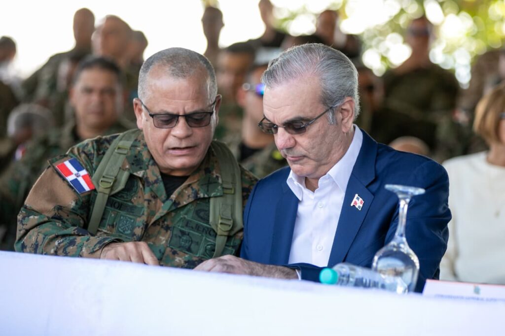 Presidente Abinader entrega equipos militares y vehículos blindados FURIA para fortalecer seguridad nacional | 2 | Presidente Abinader entrega equipos militares y vehículos blindados FURIA para fortalecer seguridad nacional - Noticias de hoy en República Dominicana | De Último Minuto