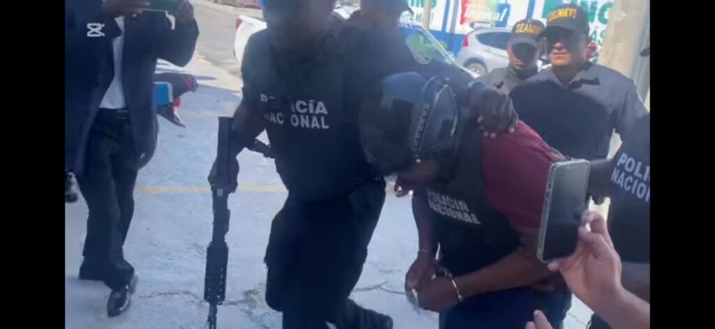 Apresan en Boca Chica a empleado municipal acusado de abusar de menores tras denuncia de Hansel García | 2 | Apresan en Boca Chica a empleado municipal acusado de abusar de menores tras denuncia de Hansel García - Noticias de hoy en República Dominicana | De Último Minuto