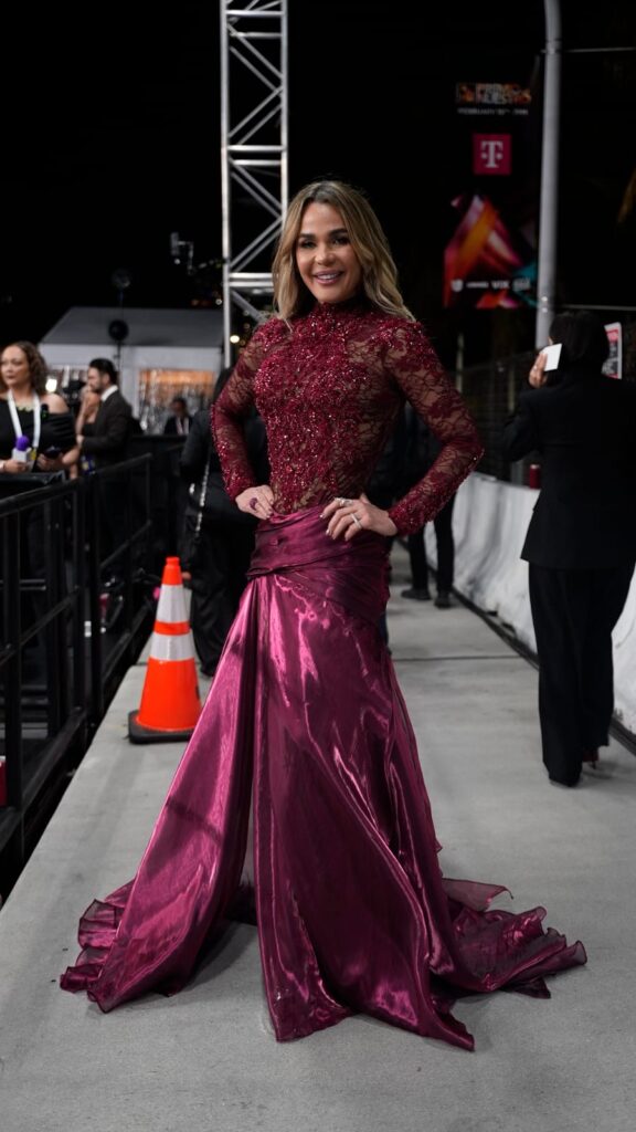 Dominicanos imponen estilo en la alfombra de Premio Lo Nuestro 2026 - Noticias de hoy en República Dominicana | De Último Minuto