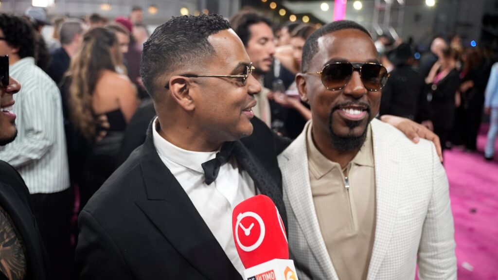 Dominicanos imponen estilo en la alfombra de Premio Lo Nuestro 2026 - Noticias de hoy en República Dominicana | De Último Minuto