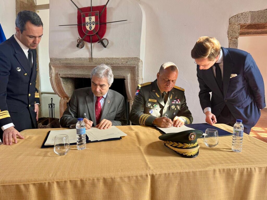 República Dominicana y Portugal firman acuerdo para adquisición de cuatro patrulleros de altura | 2 | República Dominicana y Portugal firman acuerdo para adquisición de cuatro patrulleros de altura - Noticias de hoy en República Dominicana | De Último Minuto