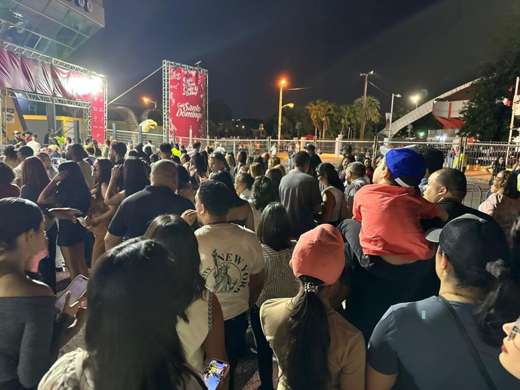 A horas del concierto de Juan Luis Guerra 4.40, miles comienzan a llenar el Estadio Cibao en Santiago - Noticias de hoy en República Dominicana | De Último Minuto