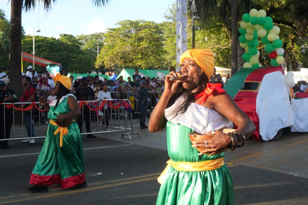 Niños, Diablos Cojuelos, Santeria y Roba la Gallina protagonizan el Desfile de Carnaval del DN 2026 | 8 | Niños, Diablos Cojuelos, Santeria y Roba la Gallina protagonizan el Desfile de Carnaval del DN 2026 - Noticias de hoy en República Dominicana | De Último Minuto