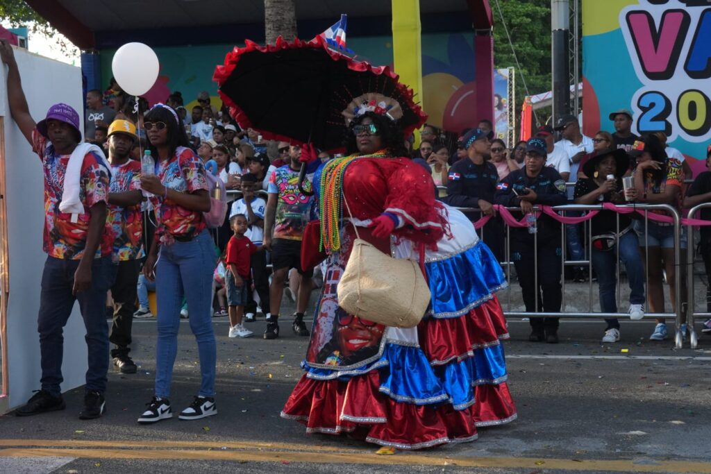 Niños, Diablos Cojuelos, Santeria y Roba la Gallina protagonizan el Desfile de Carnaval del DN 2026 | 6 | Niños, Diablos Cojuelos, Santeria y Roba la Gallina protagonizan el Desfile de Carnaval del DN 2026 - Noticias de hoy en República Dominicana | De Último Minuto