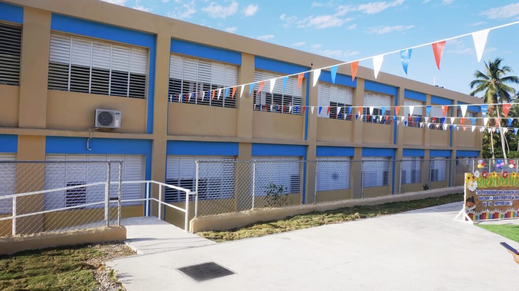 Entregan 16 aulas en centro educativo Villa Liberación en Samaná | 7 | Entregan 16 aulas en centro educativo Villa Liberación en Samaná - Noticias de hoy en República Dominicana | De Último Minuto