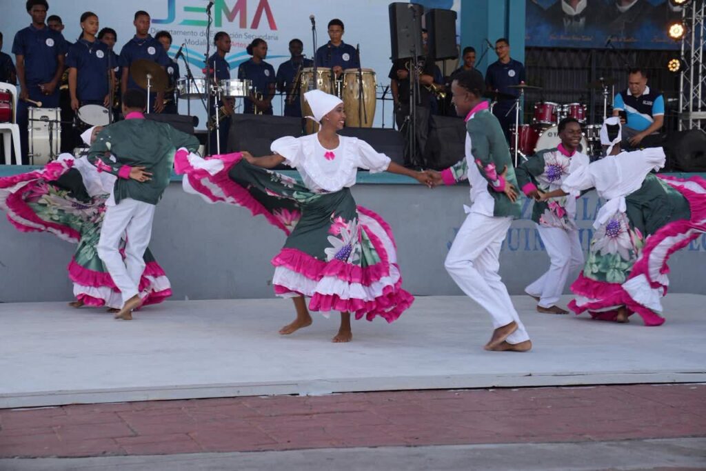 Ruta del Arte congrega a más de 300 estudiantes en Baní | 2 | Ruta del Arte congrega a más de 300 estudiantes en Baní - Noticias de hoy en República Dominicana | De Último Minuto