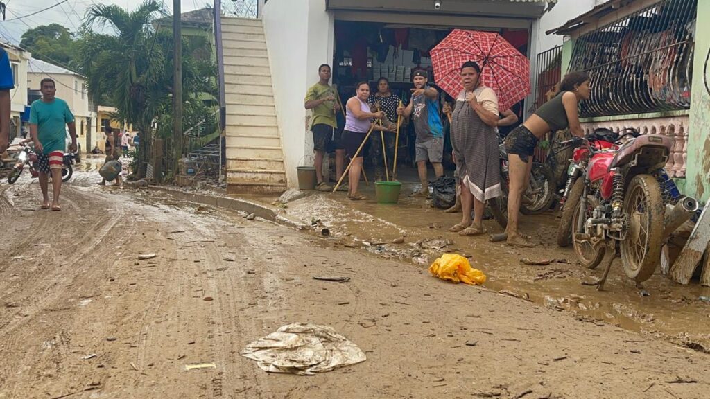 Tres viviendas colapsan y casi 300 resultan afectadas por lluvias en Gaspar Hernández | 4 | Tres viviendas colapsan y casi 300 resultan afectadas por lluvias en Gaspar Hernández - Noticias de hoy en República Dominicana | De Último Minuto