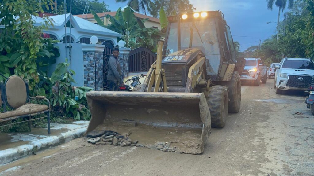 Tres viviendas colapsan y casi 300 resultan afectadas por lluvias en Gaspar Hernández | 2 | Tres viviendas colapsan y casi 300 resultan afectadas por lluvias en Gaspar Hernández - Noticias de hoy en República Dominicana | De Último Minuto