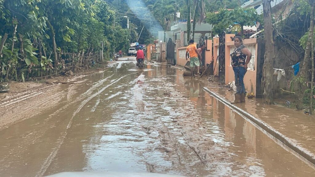 Tres viviendas colapsan y casi 300 resultan afectadas por lluvias en Gaspar Hernández | 3 | Tres viviendas colapsan y casi 300 resultan afectadas por lluvias en Gaspar Hernández - Noticias de hoy en República Dominicana | De Último Minuto