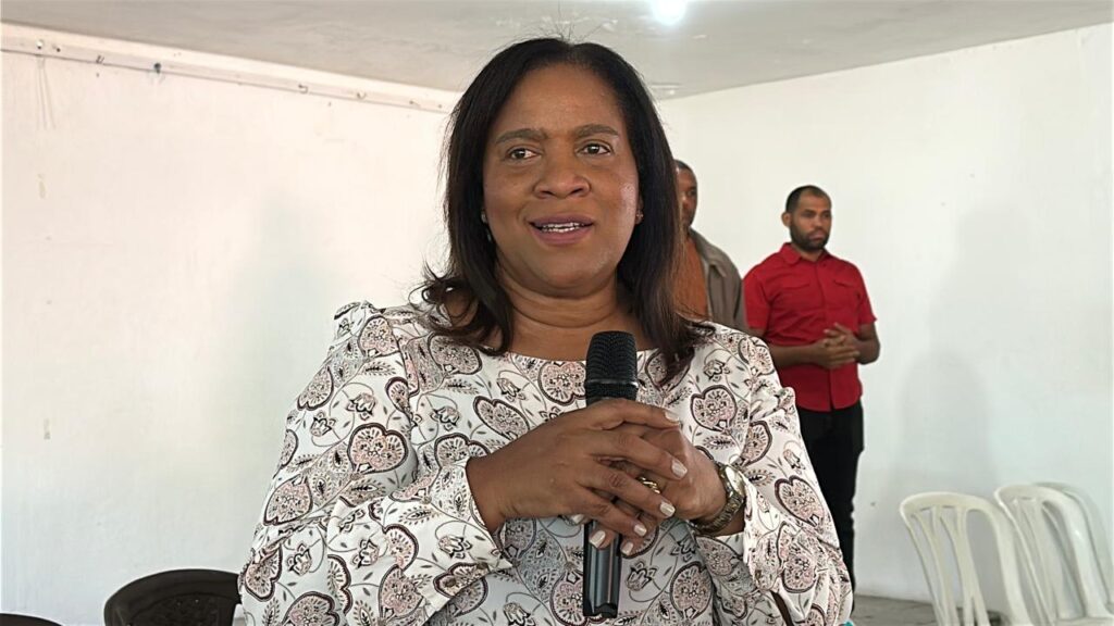 Gobernación de Bonao y el Gobierno Central entregan bonos a motor taxistas del municipio | 3 | Gobernación de Bonao y el Gobierno Central entregan bonos a motor taxistas del municipio - Noticias de hoy en República Dominicana | De Último Minuto