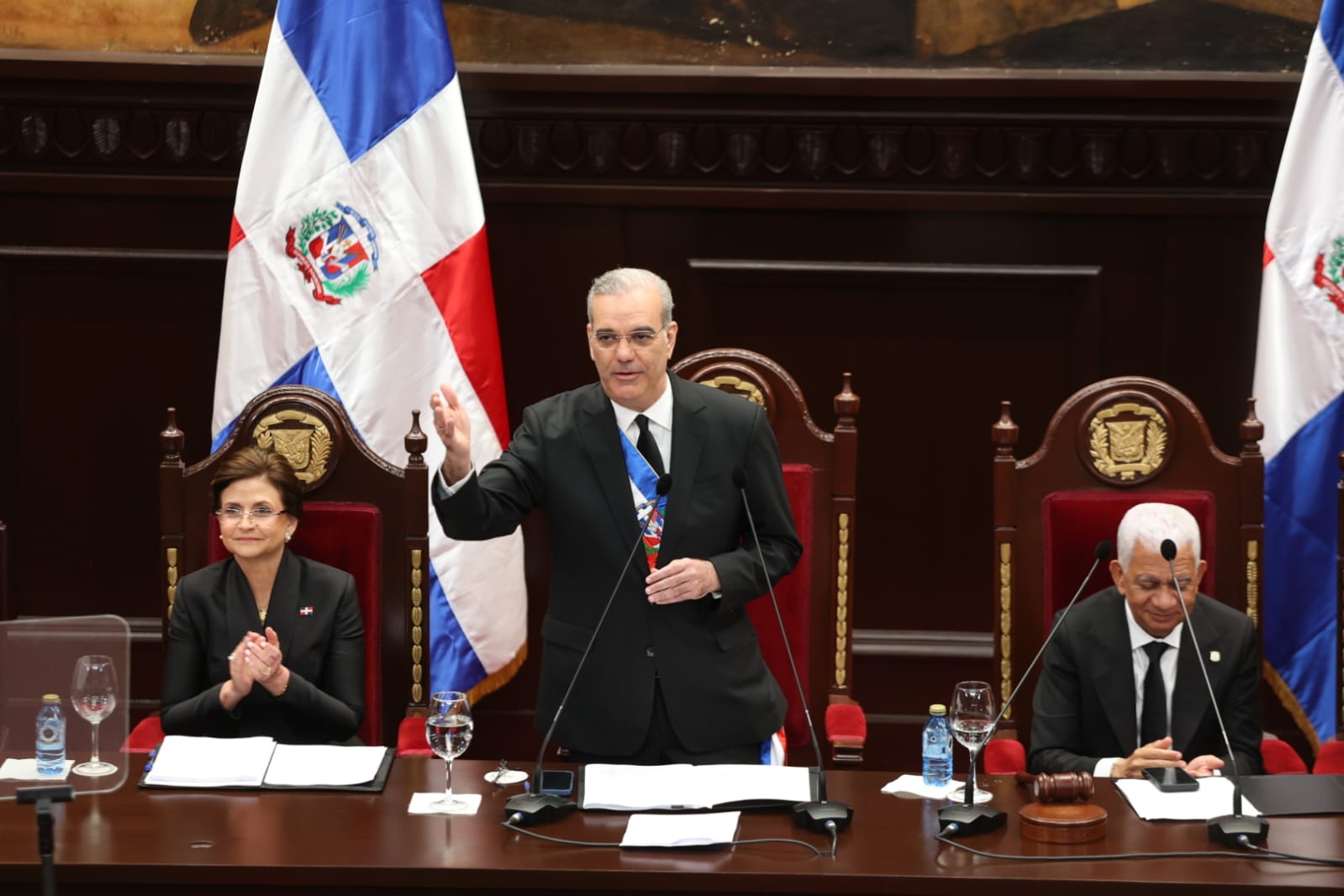 Abinader destaca que DGA implementará pagos de impuestos aduanales con tarjetas de crédito