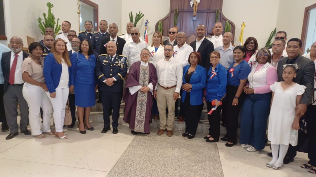 Directora del Distrito Educativo 14-04 resalta valores patrióticos en el 182 aniversario de la Independencia Nacional | 3 | Directora del Distrito Educativo 14-04 resalta valores patrióticos en el 182 aniversario de la Independencia Nacional - Noticias de hoy en República Dominicana | De Último Minuto