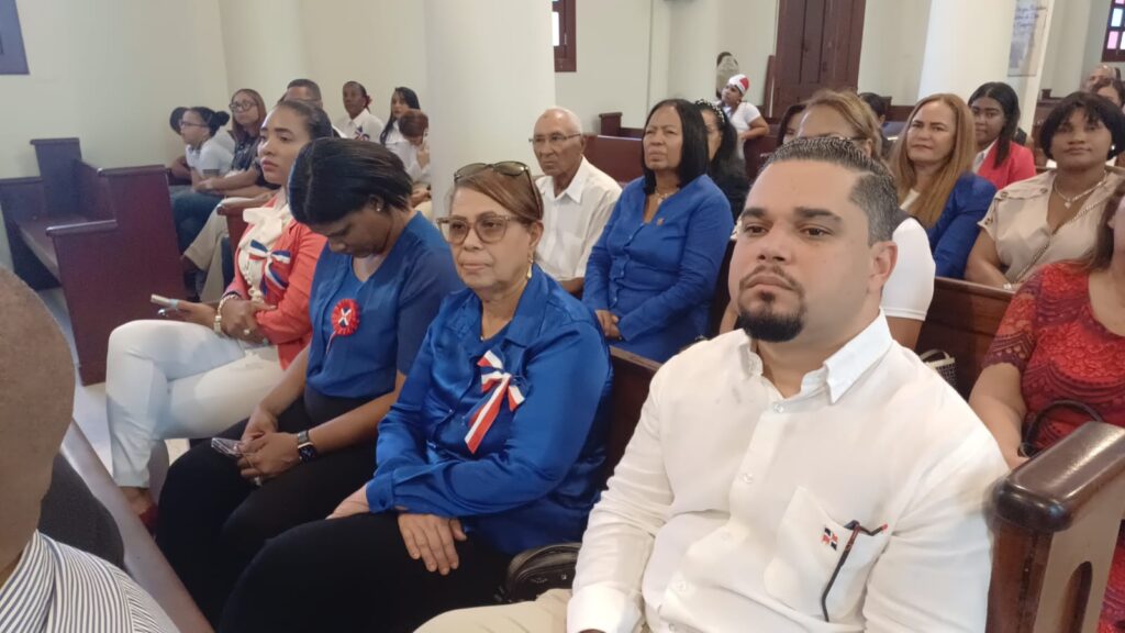 Directora del Distrito Educativo 14-04 resalta valores patrióticos en el 182 aniversario de la Independencia Nacional | 4 | Directora del Distrito Educativo 14-04 resalta valores patrióticos en el 182 aniversario de la Independencia Nacional - Noticias de hoy en República Dominicana | De Último Minuto