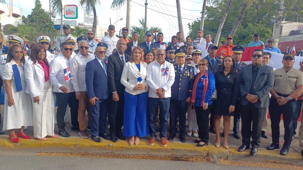 Directora del Distrito Educativo 14-04 resalta valores patrióticos en el 182 aniversario de la Independencia Nacional | 2 | Directora del Distrito Educativo 14-04 resalta valores patrióticos en el 182 aniversario de la Independencia Nacional - Noticias de hoy en República Dominicana | De Último Minuto