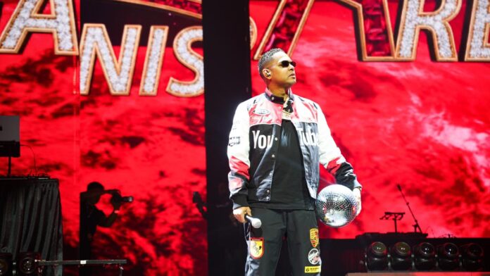 Santiago Matías ovacionado por miles de fanáticos en el Agganis Arena