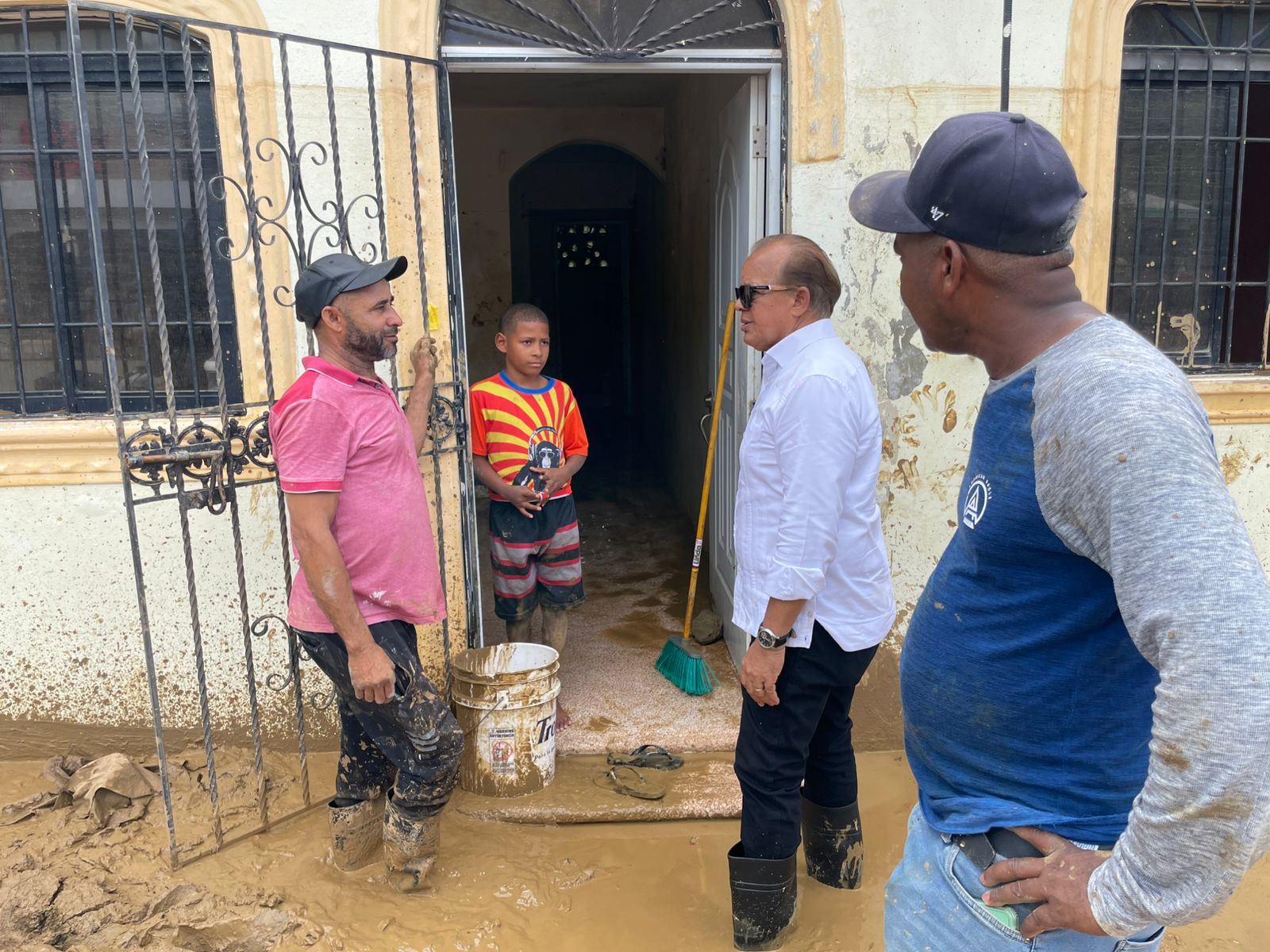 Aníbal Díaz Belliard supervisa zonas afectadas por lluvias en Gaspar Hernández y Sabaneta de Yásica - Noticias de hoy en República Dominicana | De Último Minuto