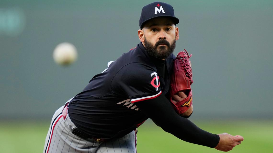 Pablo López presenta desgarre en el codo y podría someterse a cirugía Tommy John