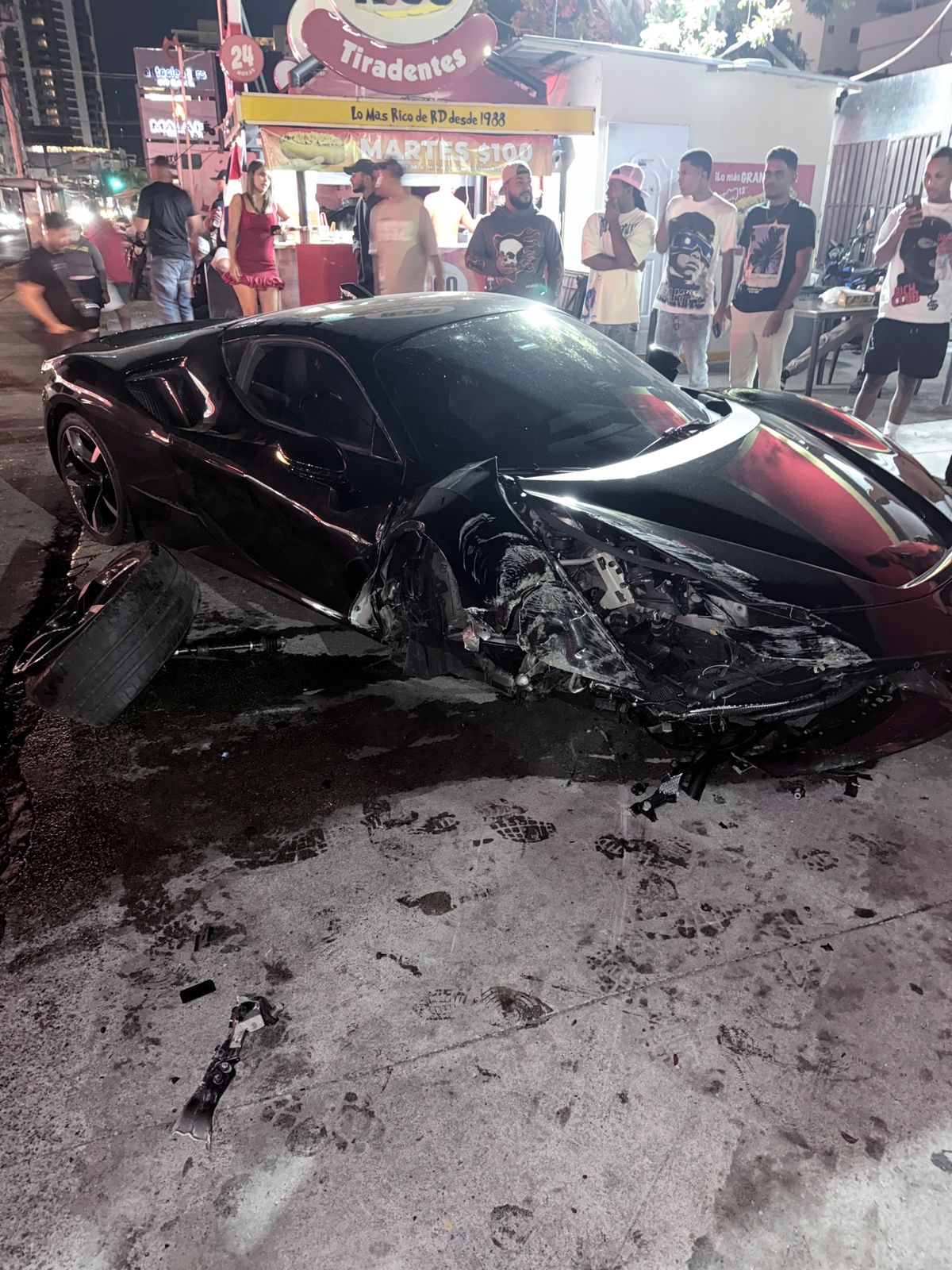 El Alfa sufre accidente de tránsito en la avenida Tiradentes; se encuentra estable - Noticias de hoy en República Dominicana | De Último Minuto
