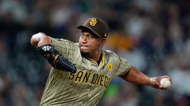 Gigantes renuevan contrato del lanzador Wandy Peralta