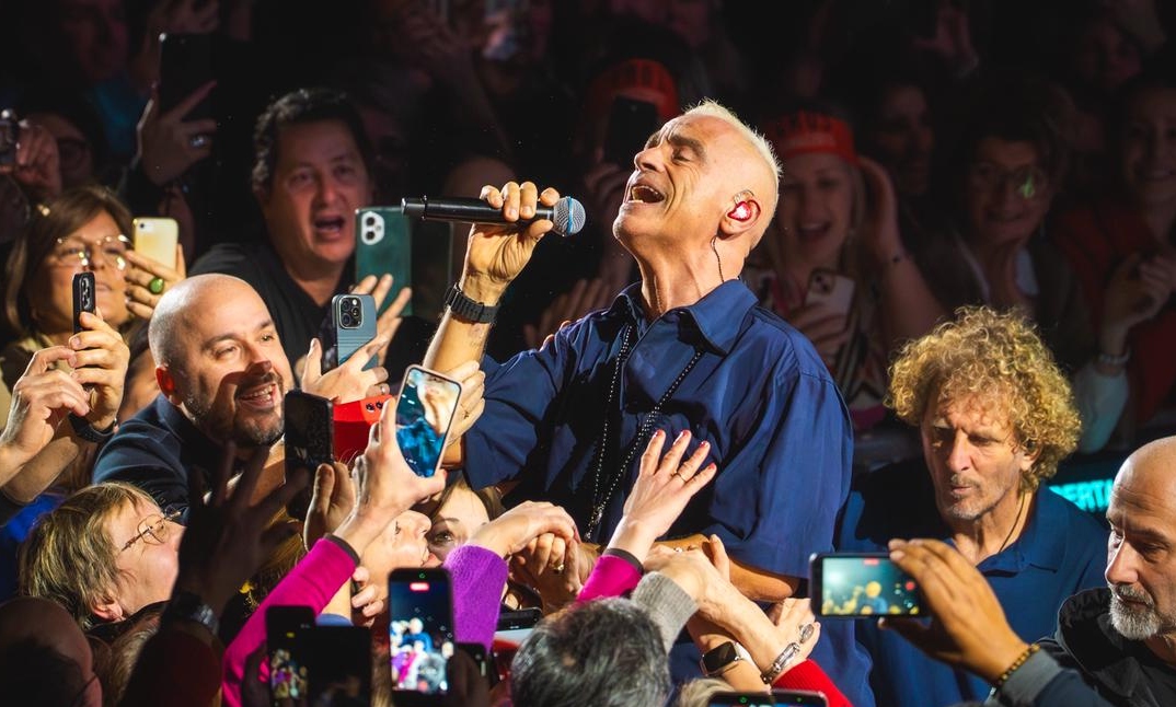 Eros Ramazzotti da inicio a su gira “Una Historia Importante World Tour” en París - Noticias de hoy en República Dominicana | De Último Minuto