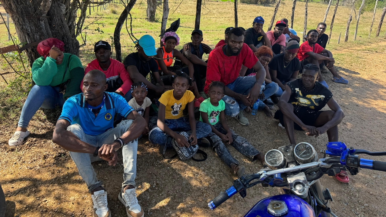 Ejército intercepta 20 haitianos indocumentados localizados con drones en zona rural de Dajabón